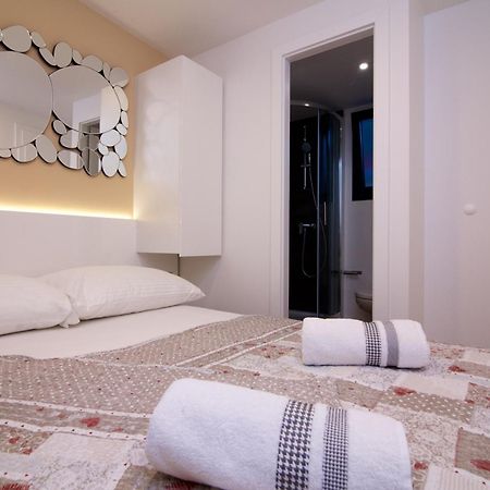 Tomica Apartments With Pool Biograd Na Moru Esterno foto