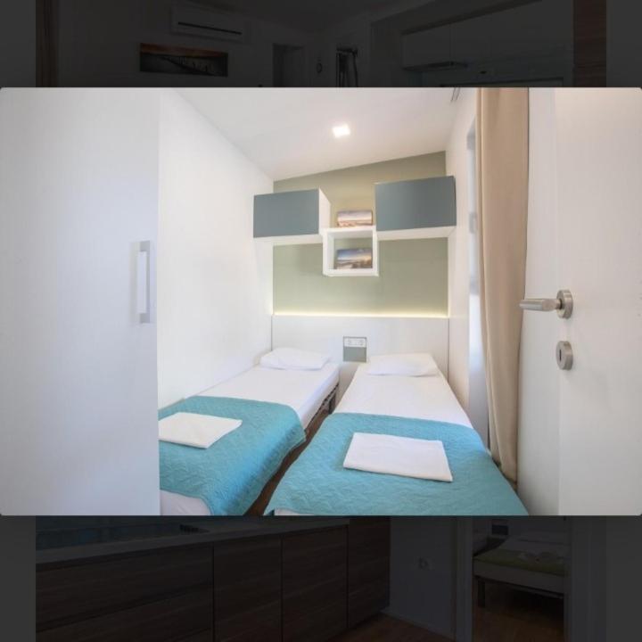 Tomica Apartments With Pool Biograd Na Moru Esterno foto