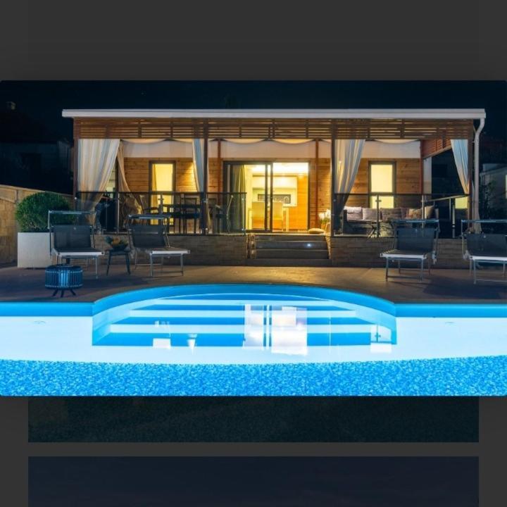 Tomica Apartments With Pool Biograd Na Moru Esterno foto