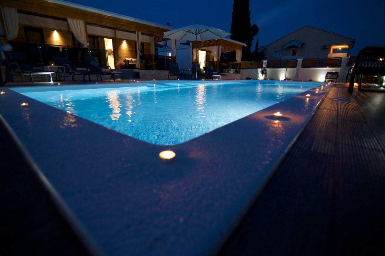 Tomica Apartments With Pool Biograd Na Moru Esterno foto