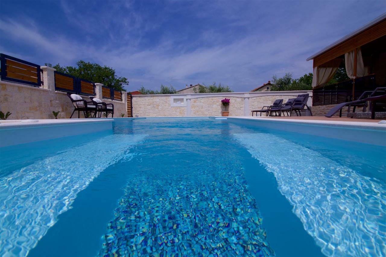 Tomica Apartments With Pool Biograd Na Moru Esterno foto